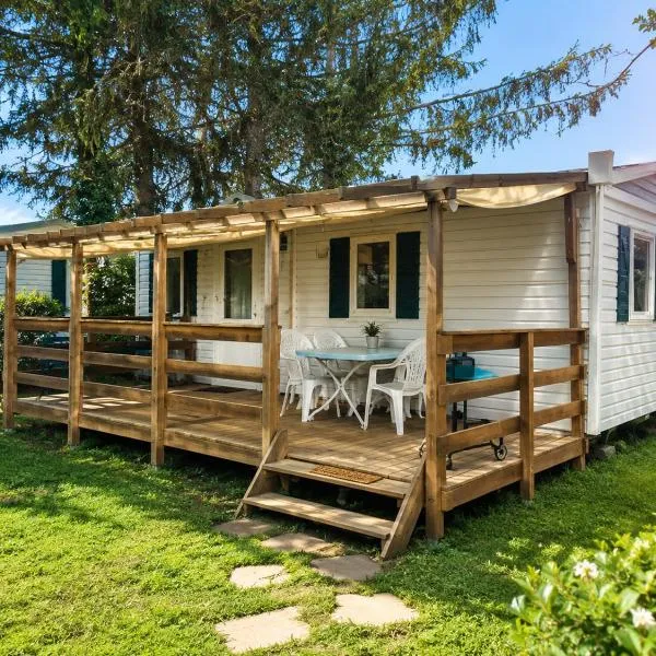 chez regis et jennifer Mobile home 6 personnes il es chauffer climatisé, proche Europa-Park et Rulantica, hôtel à Boofzheim