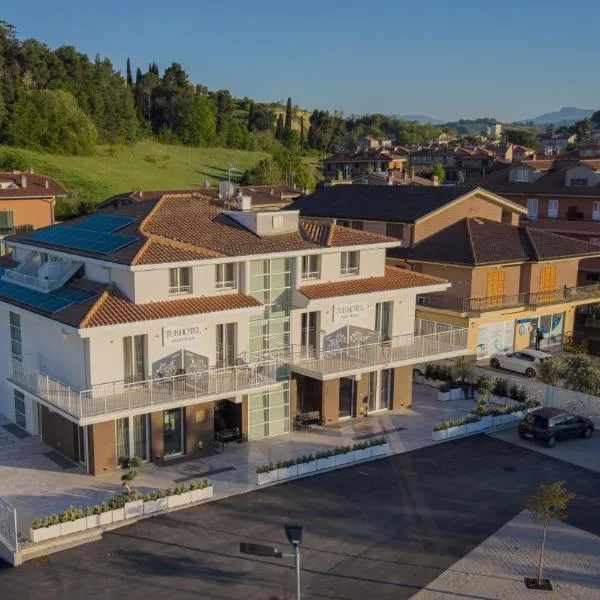 TubHotel، فندق في Grottazzolina