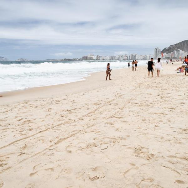 Excelente Apartamento em Copacabana 2 quartos - Foto 2