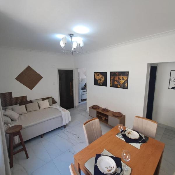 Barra - Espaçoso Apt frente Shopping Barra - 100 m2, 3 quartos, 2 toaletes, varanda, sala e cozinha completa, 3 camas casal, 1 cama de solteiro - Foto 4