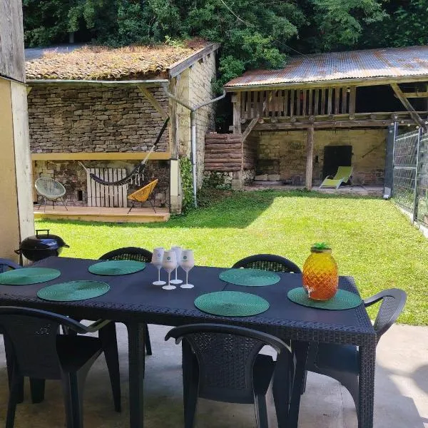 Maison familiale Charme de l'ancien et confort moderne, hotel di Moiremont