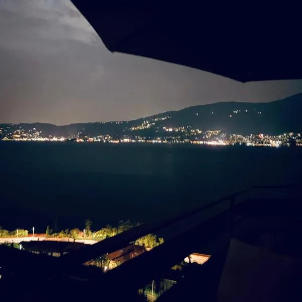 Little Suite On Lake Maggiore, viešbutis mieste Verbanija