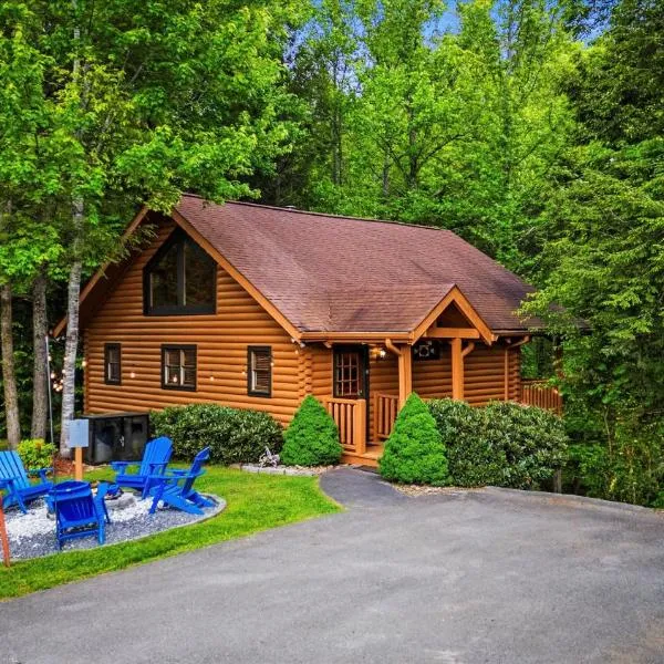 Love Me Tender Romantic Cabin in Wears Valley Hot Tub Pet Friendly, hotel v destinácii Sevierville
