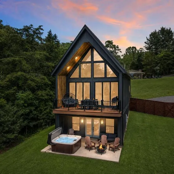 Lake Haus Cabin - Hot Tub, Sauna, Lake View, Wi-Fi, hótel í Luray