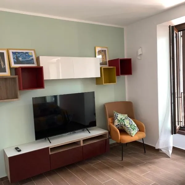 Casa vacanza Gea - Superior Apartment in Bergamo city with private parking car, Hotel in Bergamo