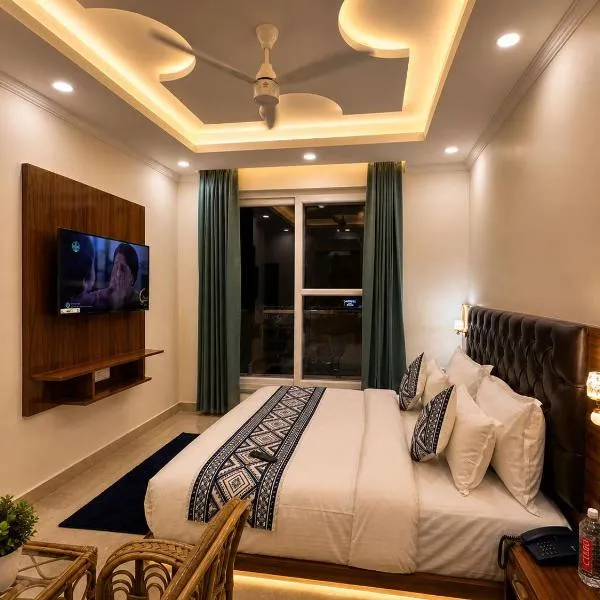 Sitara Premium Gangotri Palace, 1km Distance from New Glass Bridge - Tapovan #privateparking، فندق في ريشيكيش