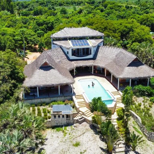 Antsanitia - Domaine du Mandravasarotra - DDM: Antsianitia şehrinde bir otel