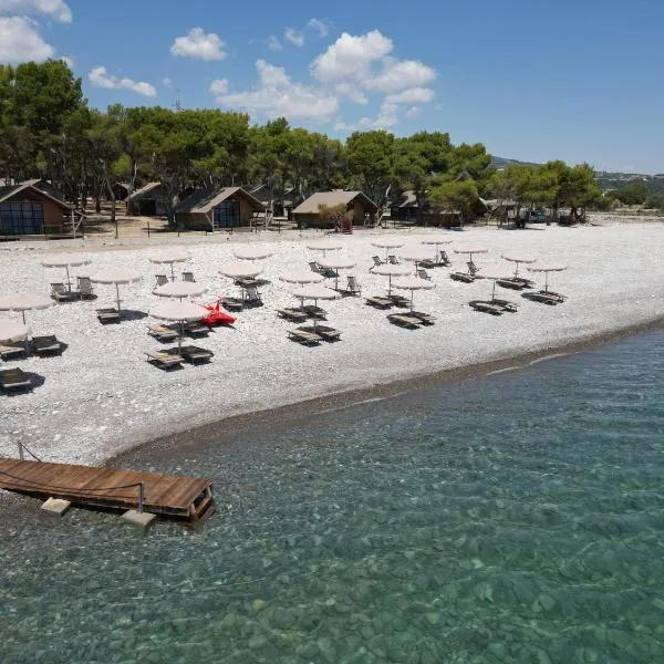 Festora il Glamping di Baia Bella, hotell sihtkohas Roseto Capo Spulico