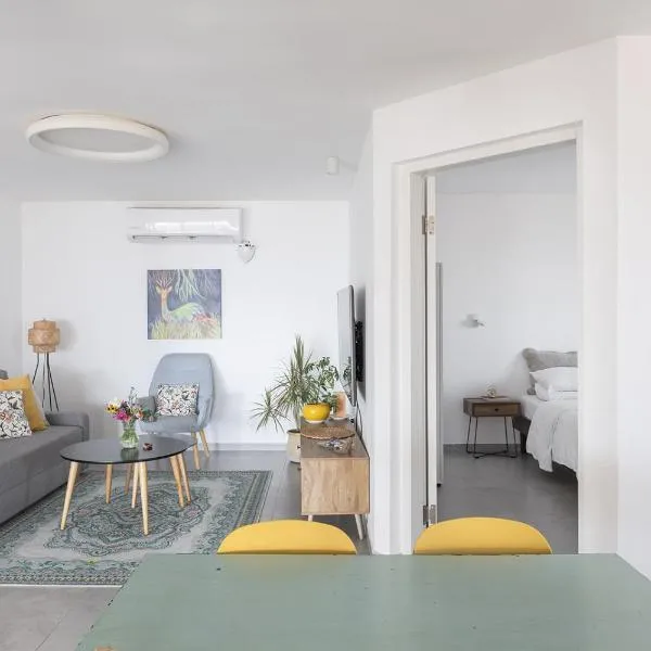 לגעת בלב, hotel sa Yavneʼel