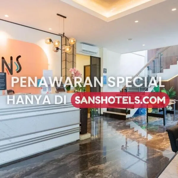 Sans Hotel Box Mansion Surabaya by RedDoorz, hotel i Wonokitri 2