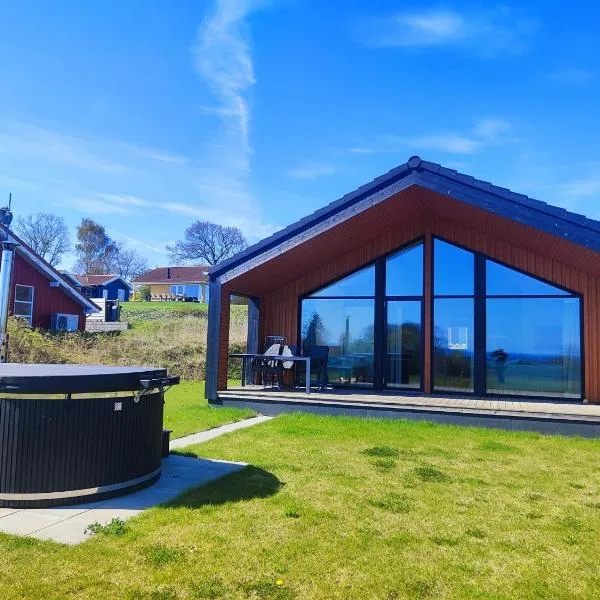 Sea View House with Sauna & Hot Tub for 8, hôtel à Augustenborg