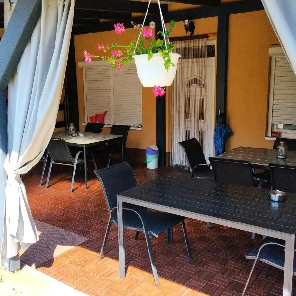 Villa La Vita، فندق في هفيز