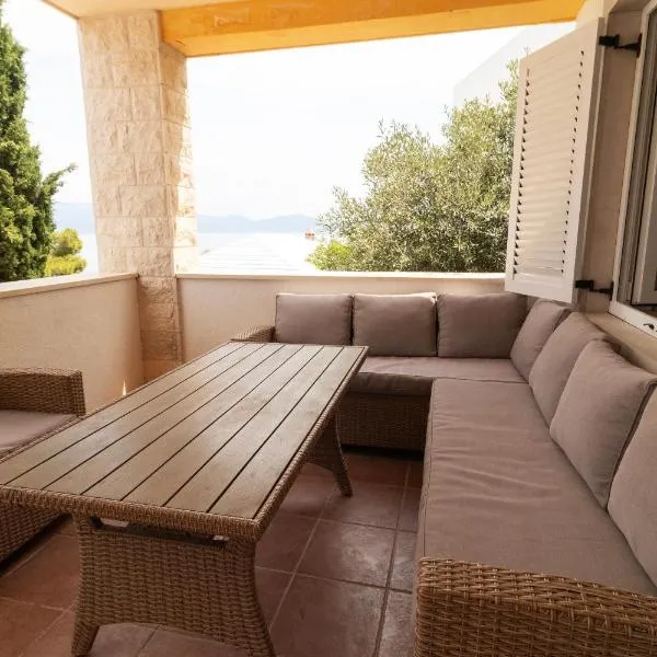 Starfish Apartments, hotel u Sutivanu