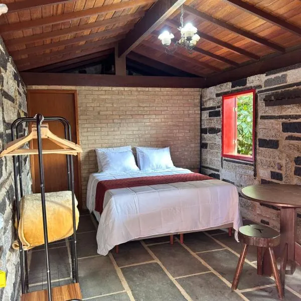 Casa Carrara, um Refúgio de Pedra na Mata - Chalés Flor dos Manacás, hotel en Santa Teresa