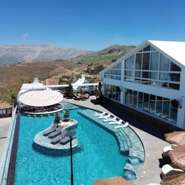 O Sommet, hotel Zaarour városában
