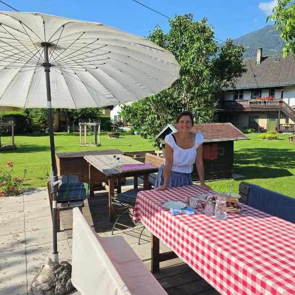 Sachserhof-Herz zuhause, Seele auftanken, für Familien und Paaren- Große Garten, Pool, Gratis Parken & Welan, Zentral gelegen in Kärnten zwischen Berge und Seen, hotell sihtkohas Sachsenburg
