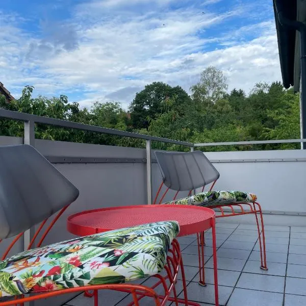 Apartment in Rot, Fränkisches Design, Balkon in nur 50 Schritten zum Radweg, ideal for Long Stay, Relocation, hotel in Mainstockheim