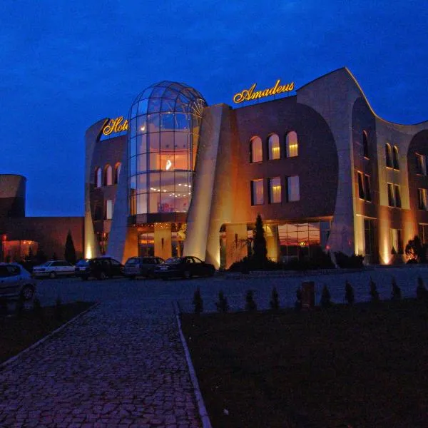 Hotel Amadeus, hotel in Roszków