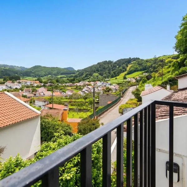 Cozy House in Furnas with Mountain View, Hotel in Furnas
