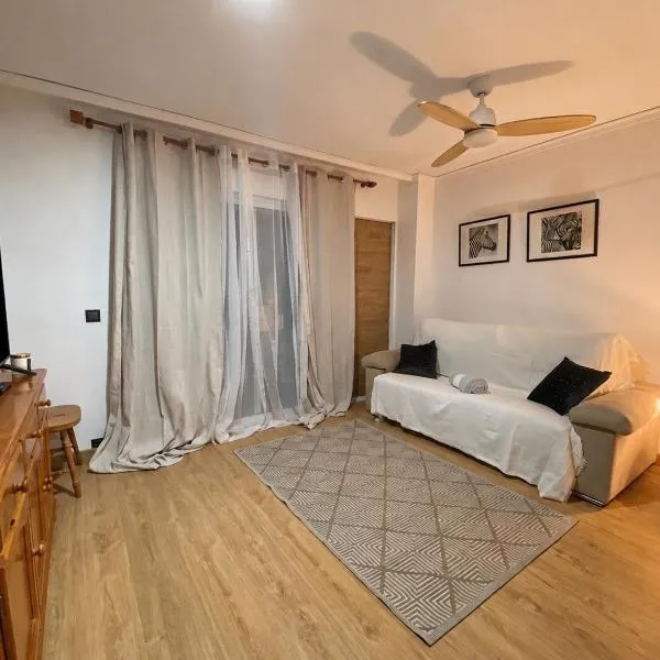 Apartamento Moderno Playa de Gandía Vistas al Mar Piscina Pádel y WIFI 4 PAX, hotel in Playa de Gandia