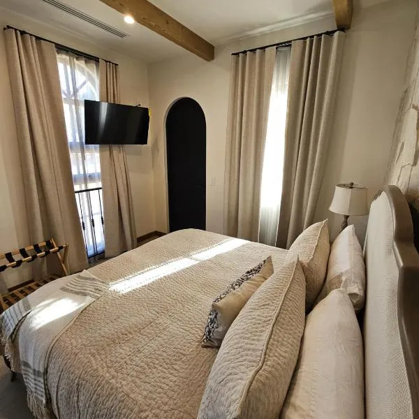 Chateau Del Valle, hotell i Ensenada