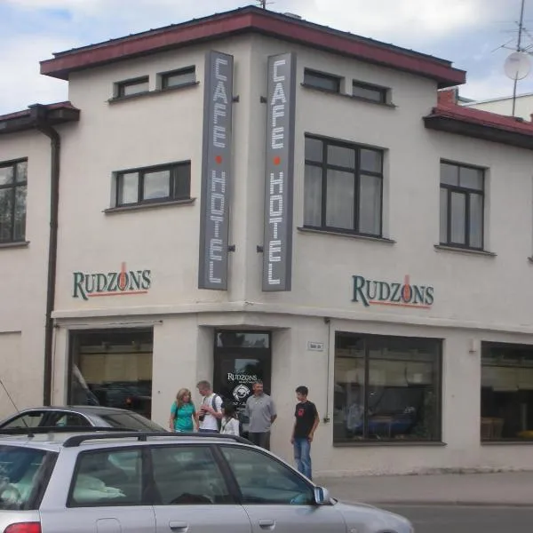 Cafe Hotel Rudzons, hotel a Madona