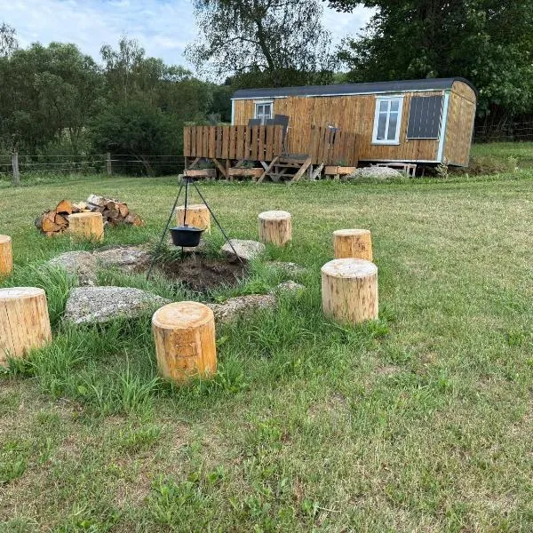 Netradiční ubytování v maringotce mezi pastvinami, Hotel in Vyšší Brod