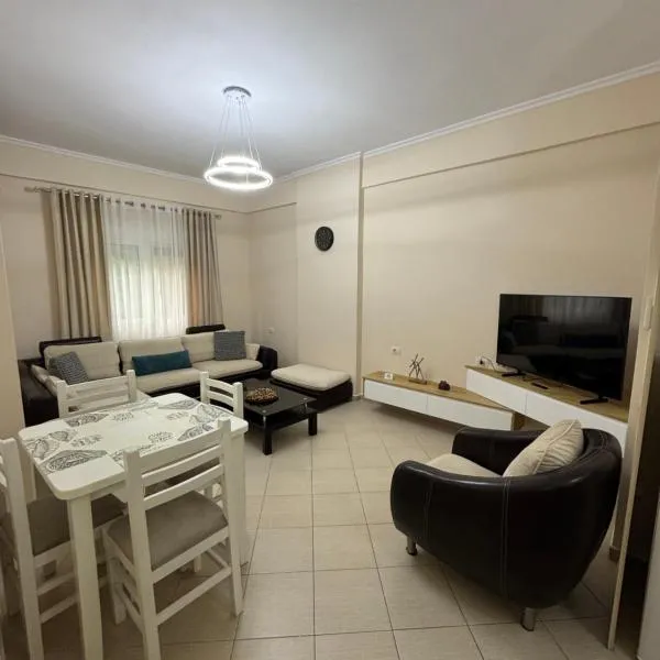 AIS Nest - Cozy Family Apartment, hotel i Gjirokastër