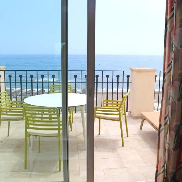Beachfront Paradise - Pool & Sea Terrace Apartment，托羅克斯的飯店