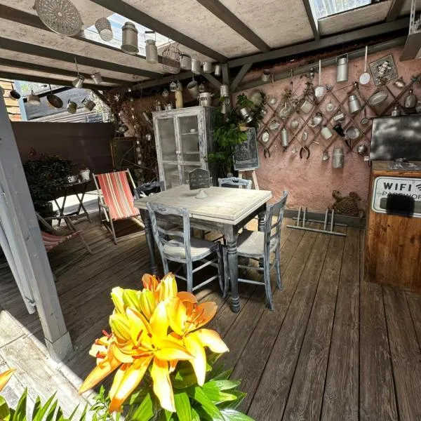 JOLI COCON AVEC TERRASSE ENTRE GIVERNY et LA ROCHE GUYON、Gasnyのホテル