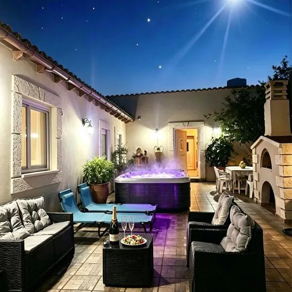 Villa Asterousia with Private Night Spa, BBQ & Lounge, hotel sa Stérnai