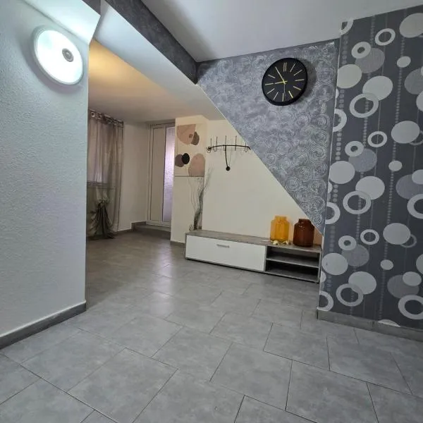 Aura-City-Apartment-Colorful & Central Stay, hótel í Lichtenau