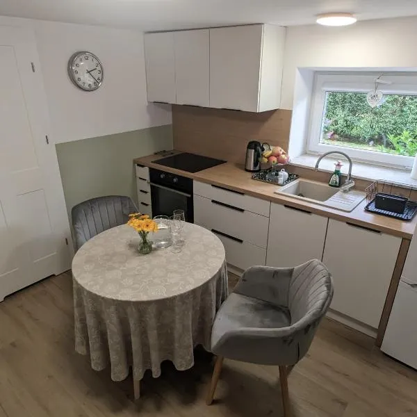 Przytulny apartament blisko lotniska – hotel w mieście Banino