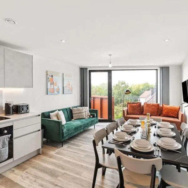 Luxuary 2BR Apt Sleeps 9, Wembley and Park Views, hotel din Preston