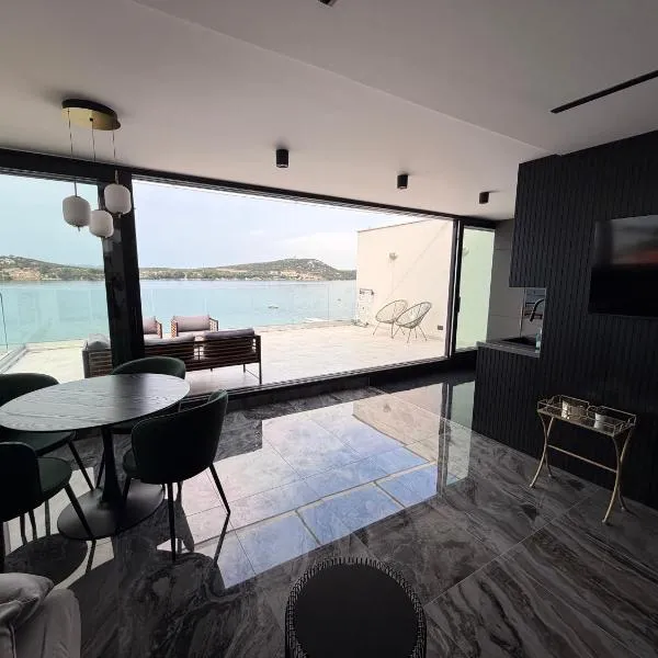 Luxury apartment Betina II, hotel in Betina