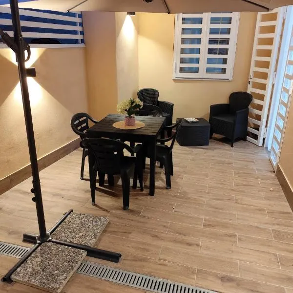 Casa vacanze Carmen House، فندق في إيركولانو