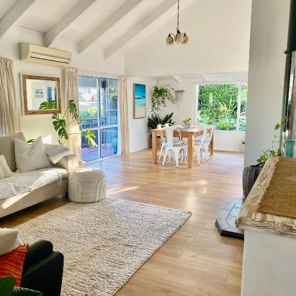 Tairua Tides - Relaxed Coastal Retreat, hotelli kohteessa Tairua
