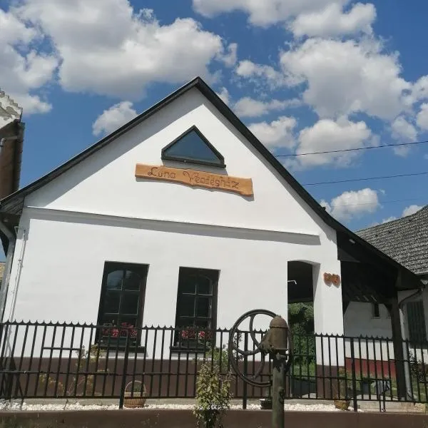 Luna Vendégház, готель у місті Ipolyvece