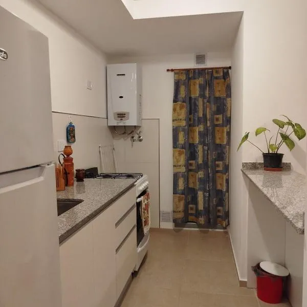 Departamento a metros de la terminal de Córdoba, готель у місті Кордова