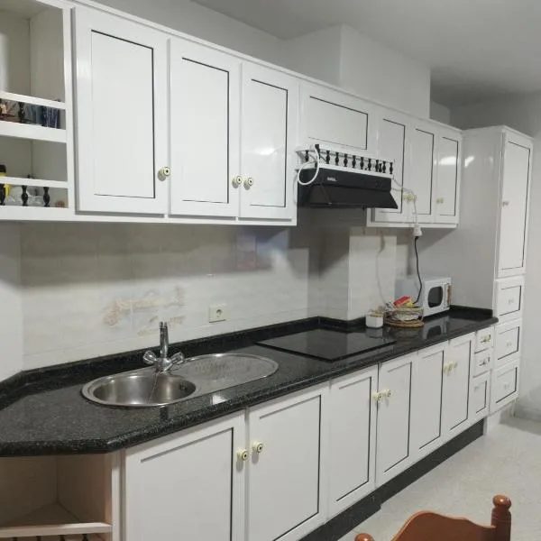 Vivienda Turística Ático, hotel in Laxe