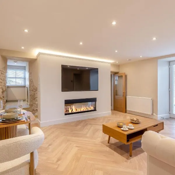 Modern Retreat near Aberaeron - Luxe 1 bed Escape, хотел в Ciliau-Aeron