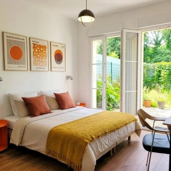La Maison Marne & Bois - Private Suite & Garden, kitchenette, near Paris: Nogent-sur-Marne şehrinde bir otel