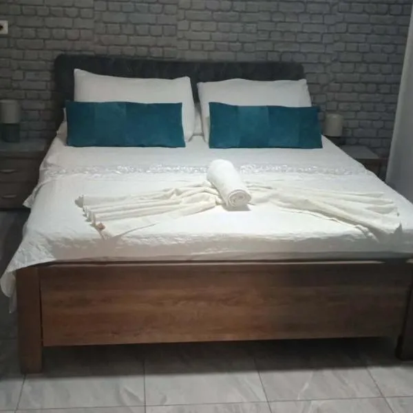 Fatos, hótel í Pogradec