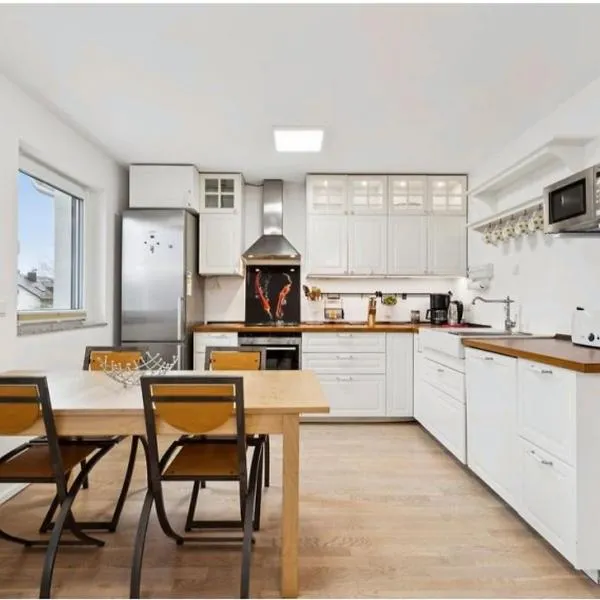 Feldkirchen में, होटल For Families and Teams, by Messe Munich ICM, direct Metro 15 min to CityCenter, Oktoberfest, 2-BedRoom full 2-BathRoom, free Parking, Balcony