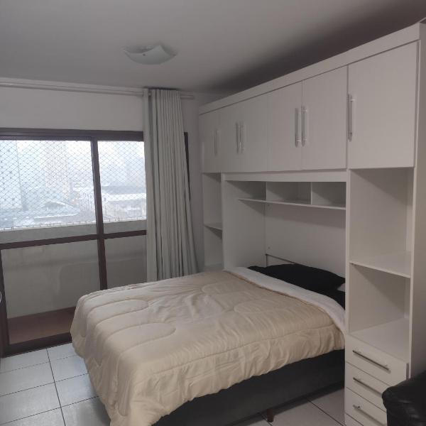 APARTAMENTO NO CENTRO DE CURITIBA, wi-fi, lavanderia, mini mercado, academia, piscina e sauna, próximo ao SHOPPING ESTAÇÃO