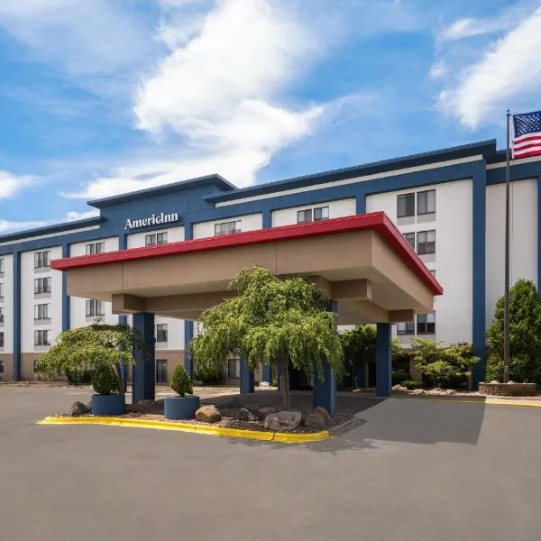 AmericInn by Wyndham Madison West, hotel in Madison
