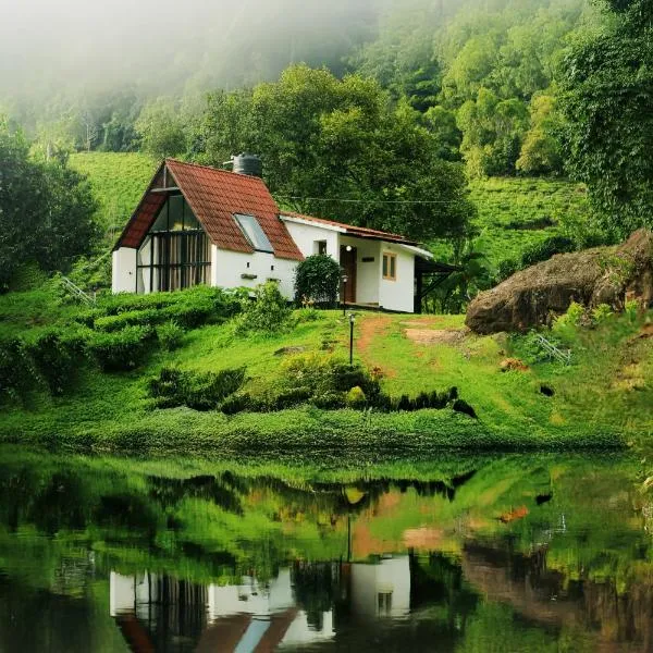 Farmstay in ചില്ലുകൂടാരം at Les Domki et al., hotel in Vagamon
