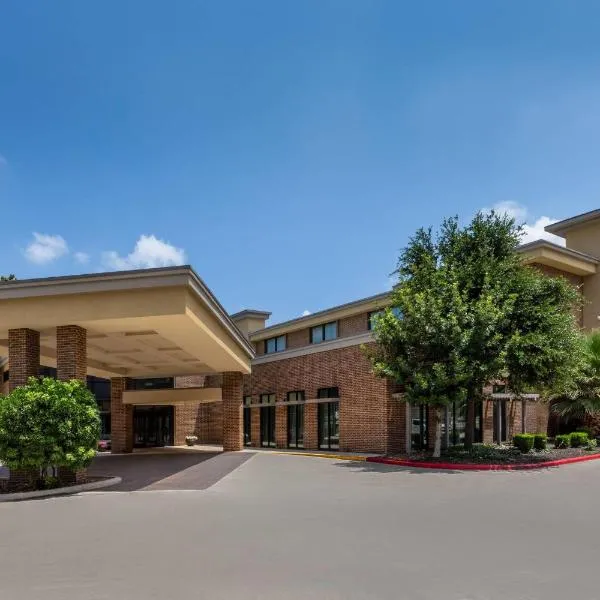 Heritage Inn & Suites San Antonio Airport, Trademark Wyndham, hotel di San Antonio