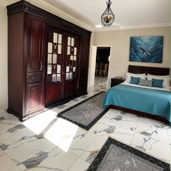 Nubian Villa with Private Pool, hotel u gradu Naj‘ al Aḩwāl