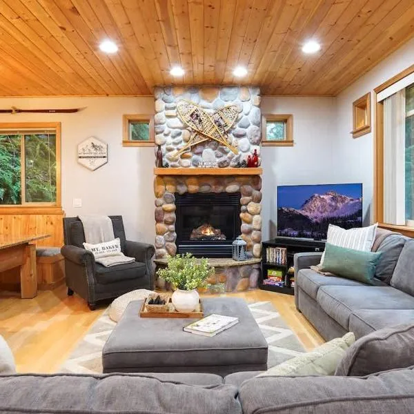 Snowline Hillside Chalet – hotel w mieście Glacier